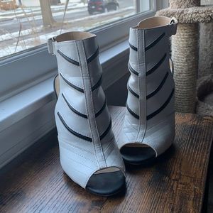 White & black Peep toe half bootie